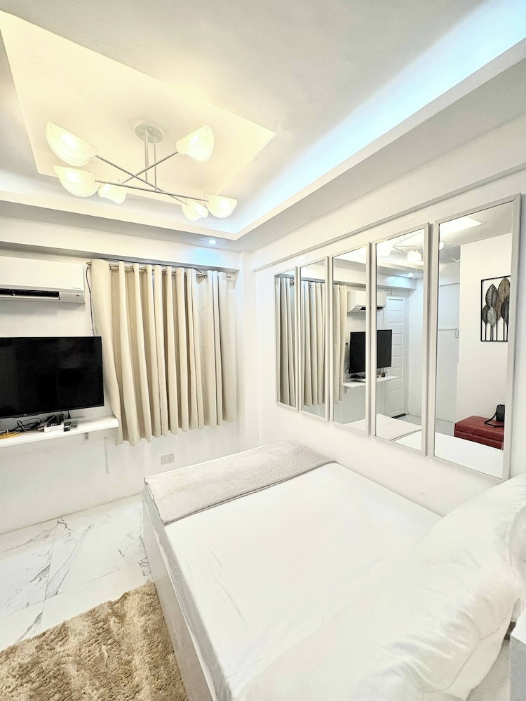 Budget Loft-type Condo in Uptown CDO