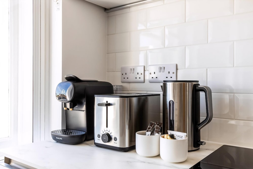 Upscale & Serene Getaway - Prime Chelsea Location!