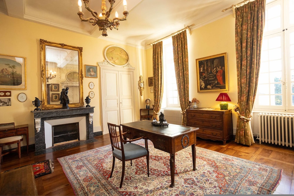 18th Century Ch Teau With Stunning Pool Gardens