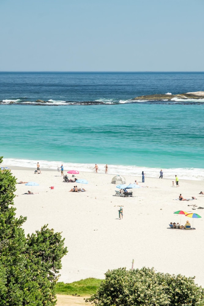Villa Bleu Blanc in Camps Bay With Pool and Views