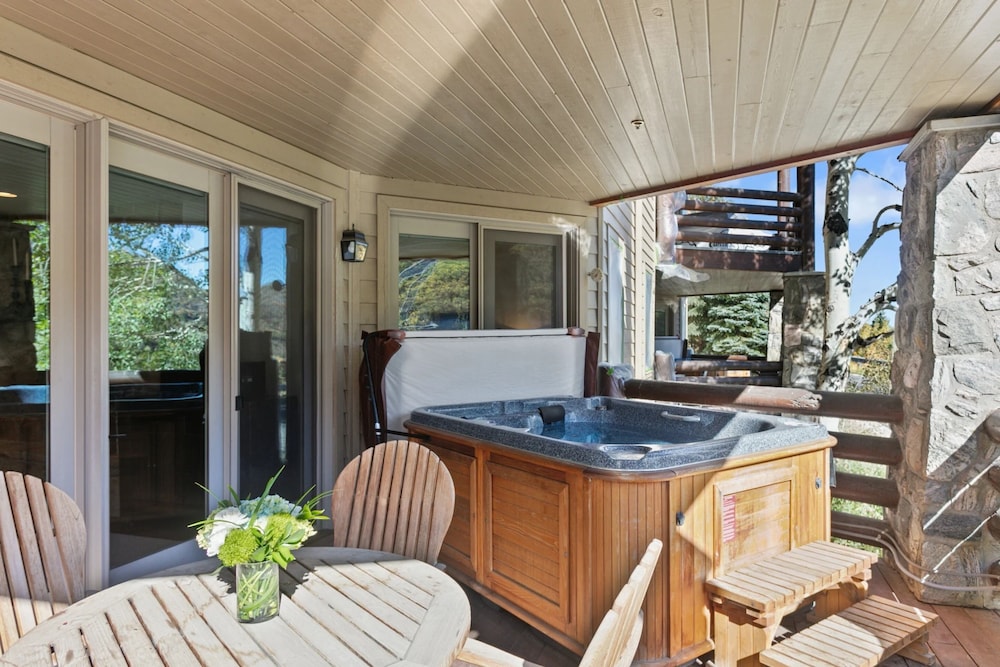 Trail's End Lodge at Deer Valley Resort - Two Bedroom Residence with Den and Spa #102 2 Condo