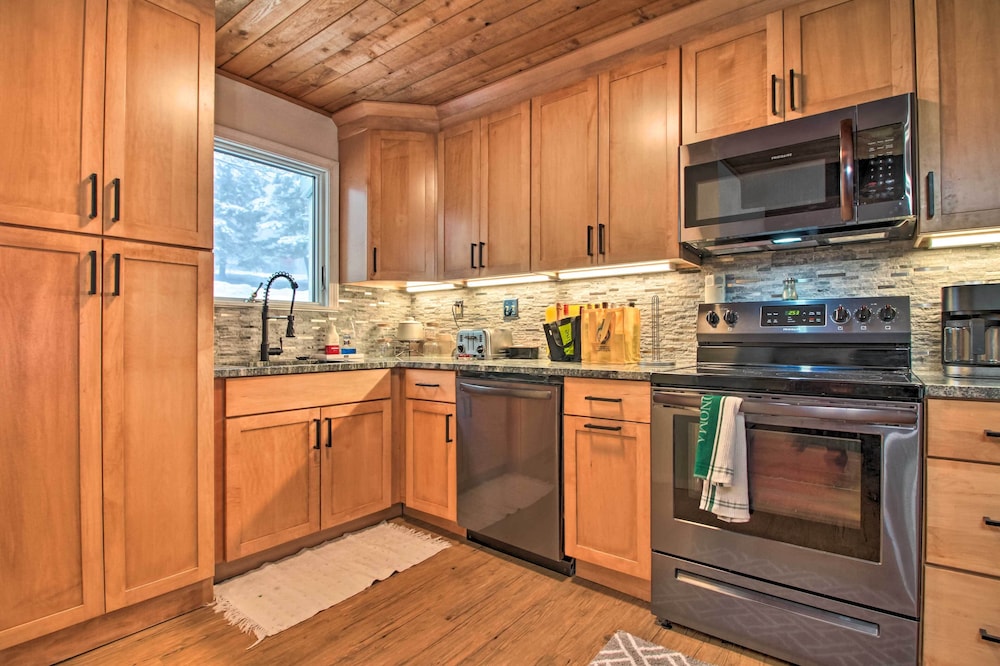Ludlow Vacations - Ludlow Vacation Rental - Steps to Ski Lift! - Property Image 28