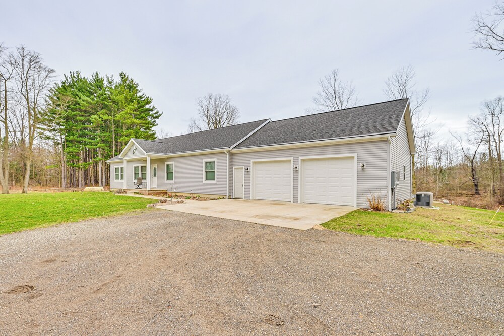 3 Mi to Dtwn: Family-friendly Home in South Haven!