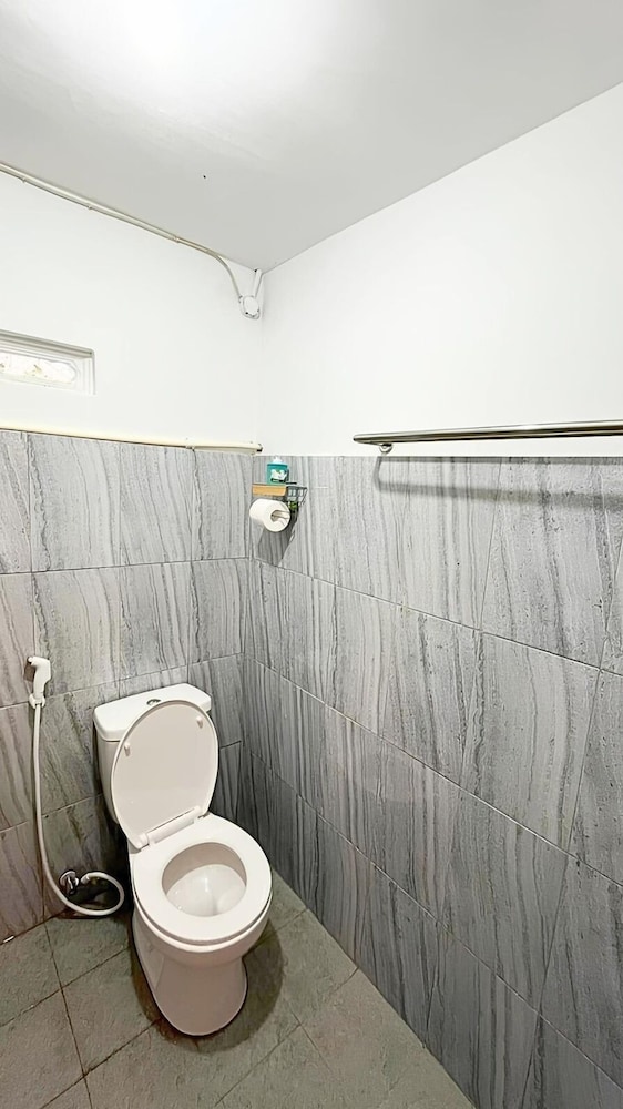 Djuragan Kamar Halona