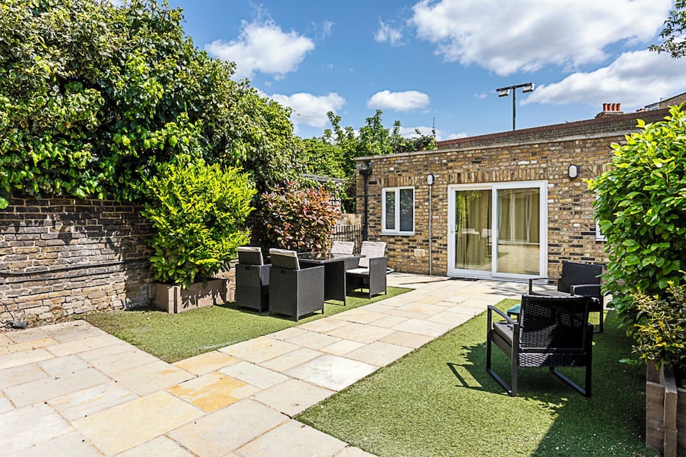 outdoor bbq area