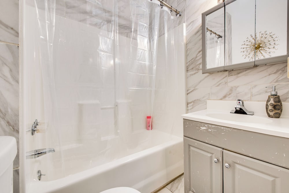 Renovated ATL Home 2 Mi to Mercedes-benz Stadium!