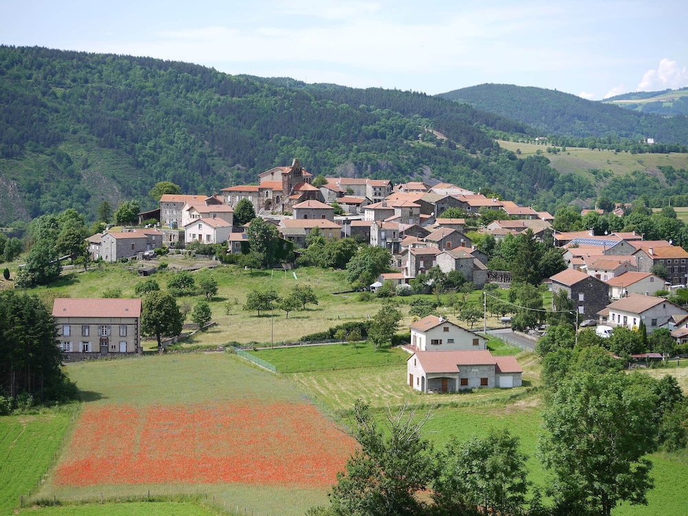 La Cadille view 3