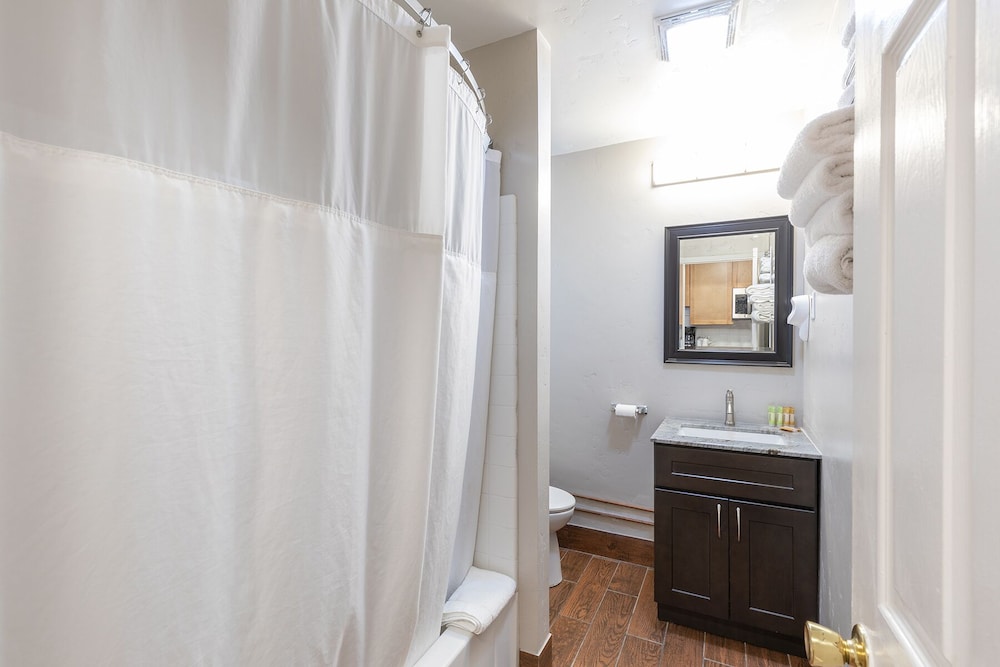 Vineyard Valley Inn