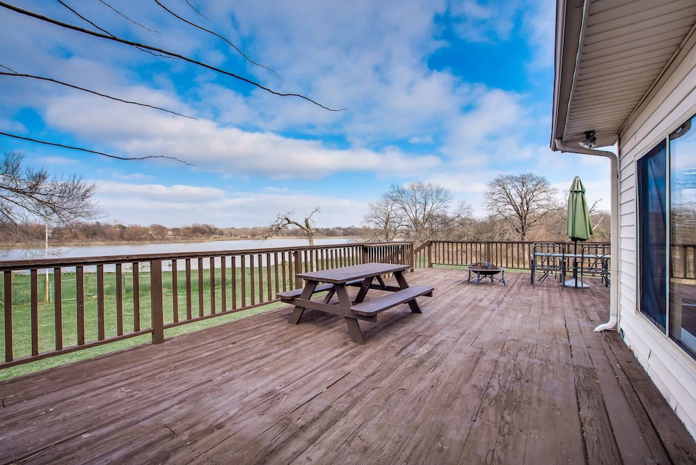 Beautiful Kayewood Waterfront Retreat view 2