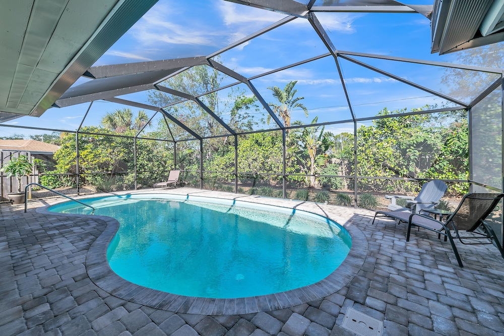 Beautiful Pool Home Near Siesta Key Beach 2 Bedroom Home
