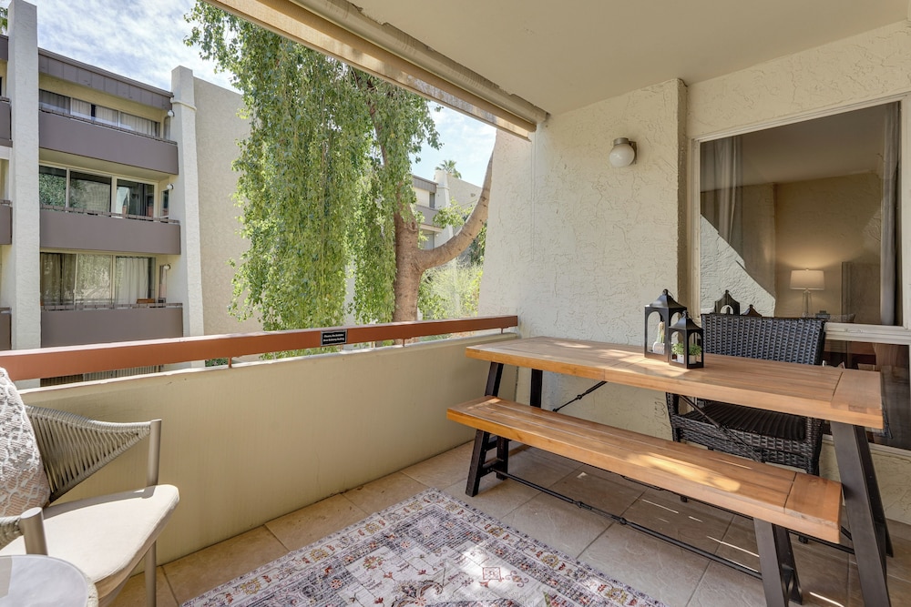 < 1 Mi to Old Town: Scottsdale Condo w/ Balcony