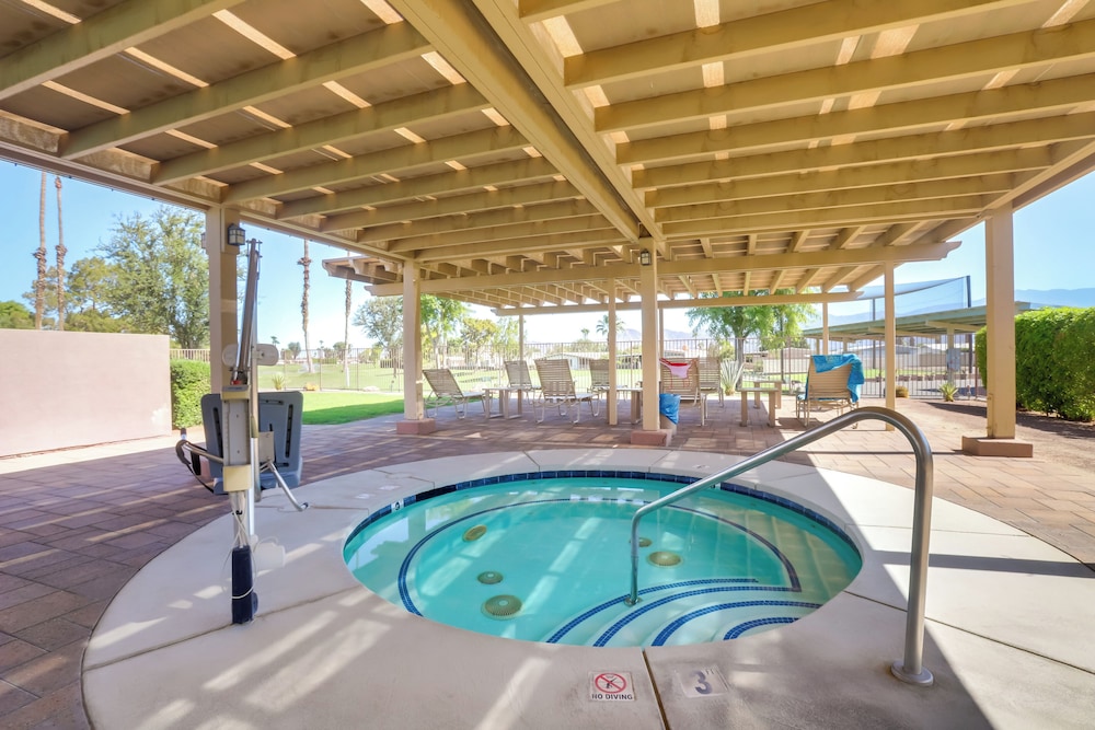Golf Course On-site: Peaceful Condo in Palm Desert