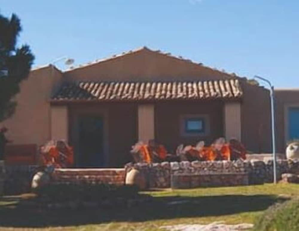 Hotel Avola Antica - Image 1