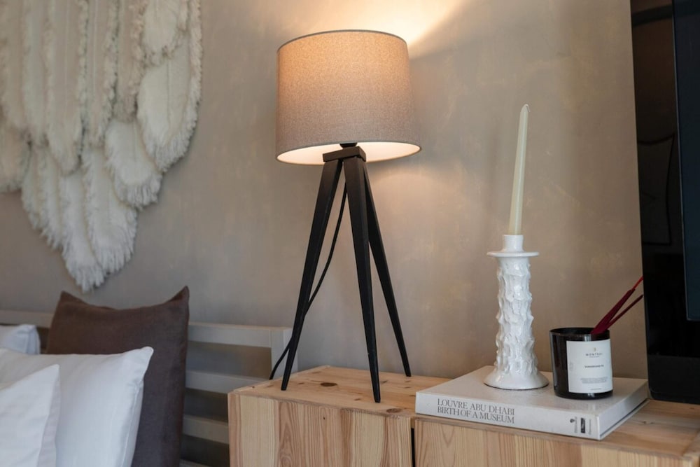 Stylish Studio Apartment w/ Patio, Downtown Dubai
