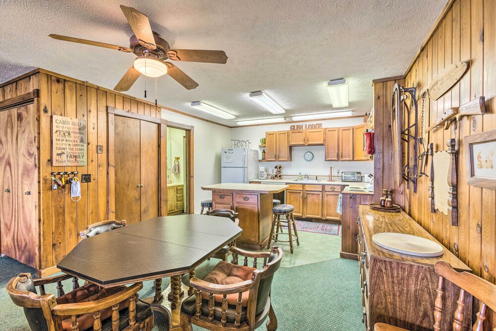 Rustic-chic Lake Glen Studio: 4 Mi to Beach!