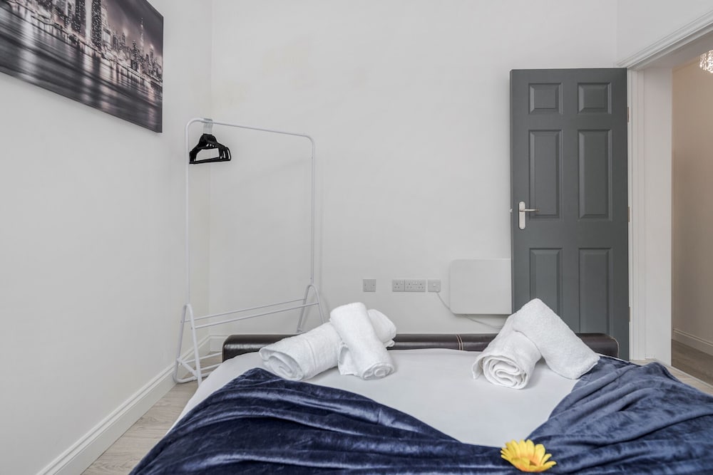 1 Bedroom Apartment With Wifi and Parking view 2