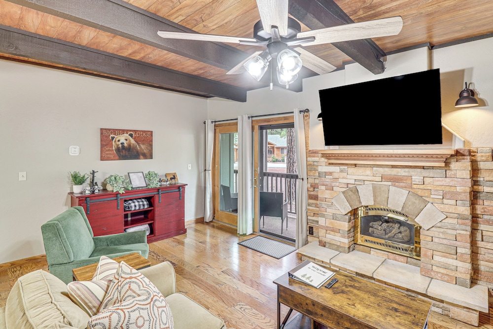 Pinetop Condo w/ Porch - 3 Mi to Woodland Lake! view 5
