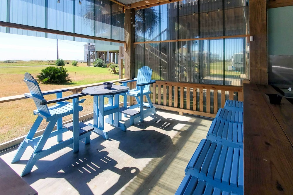 Modern Crystal Beach Escape - 225 Feet to Shore! view 3