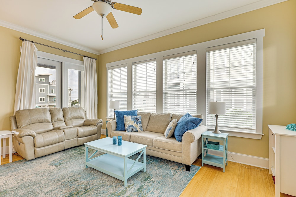 Walk to Beach: Coastal Carolina Home w/ Decks!