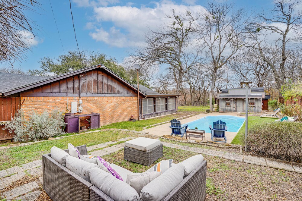 Karaoke Ready! Fort Worth Area Home w/ Pool