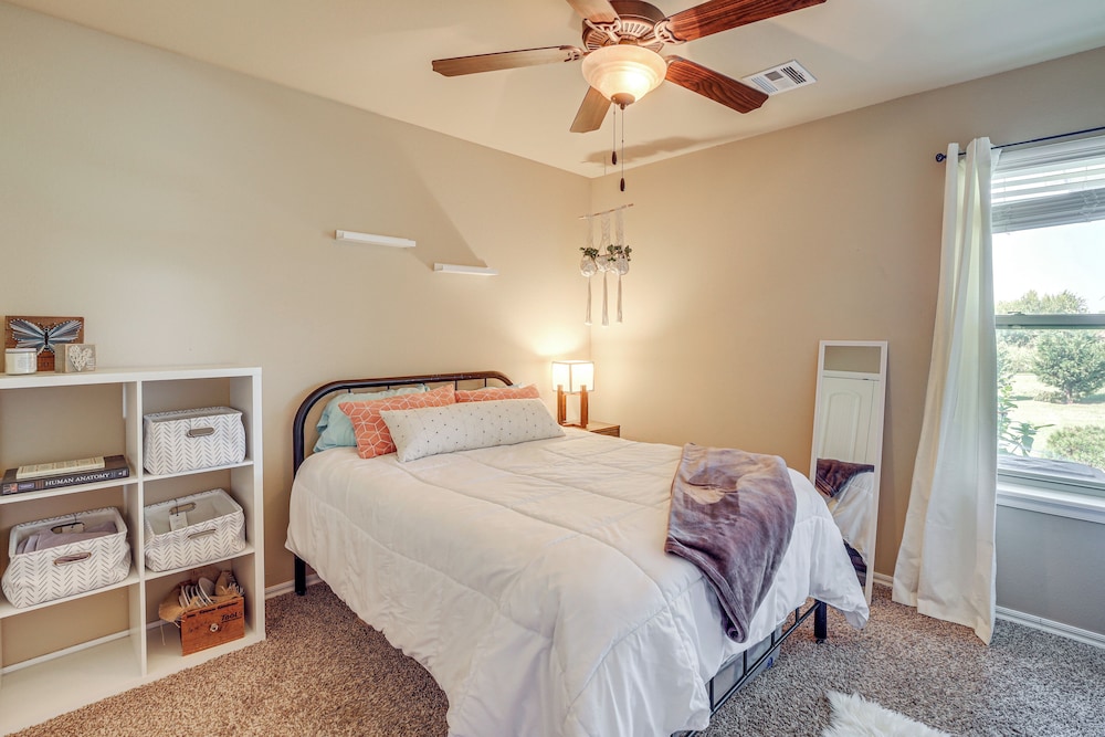 Tulsa Area Retreat w/ Trail Access + Private Patio
