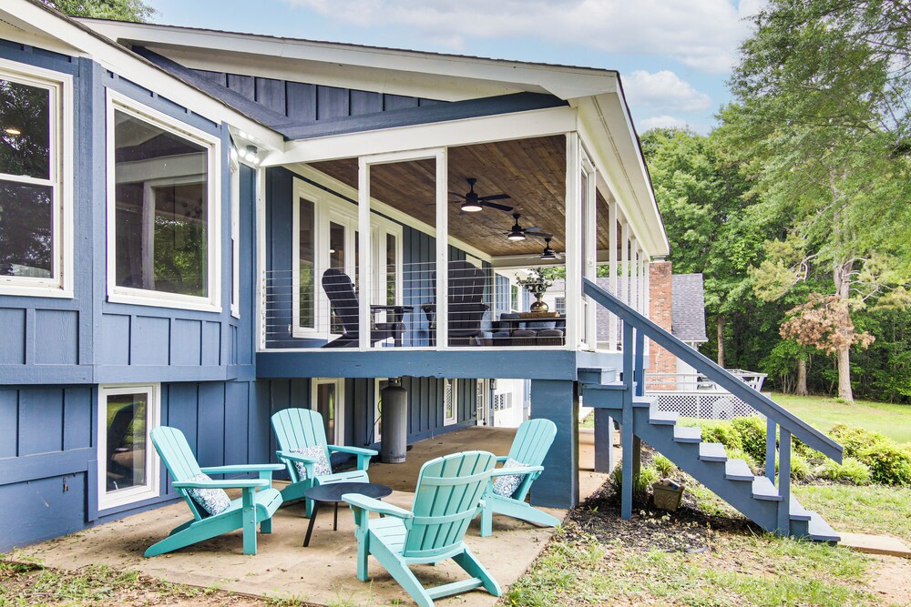 Newly Renovated Lake Bowen Home w/ Game Room!