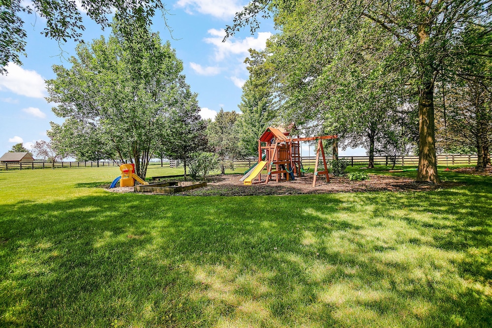 Private Riverbank 27-acre Estate 1 hr From Chicago