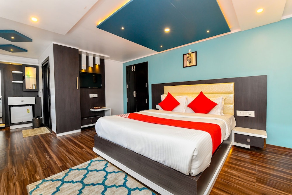 OYO 24725 Houseboat Royal River 4bhk view 4