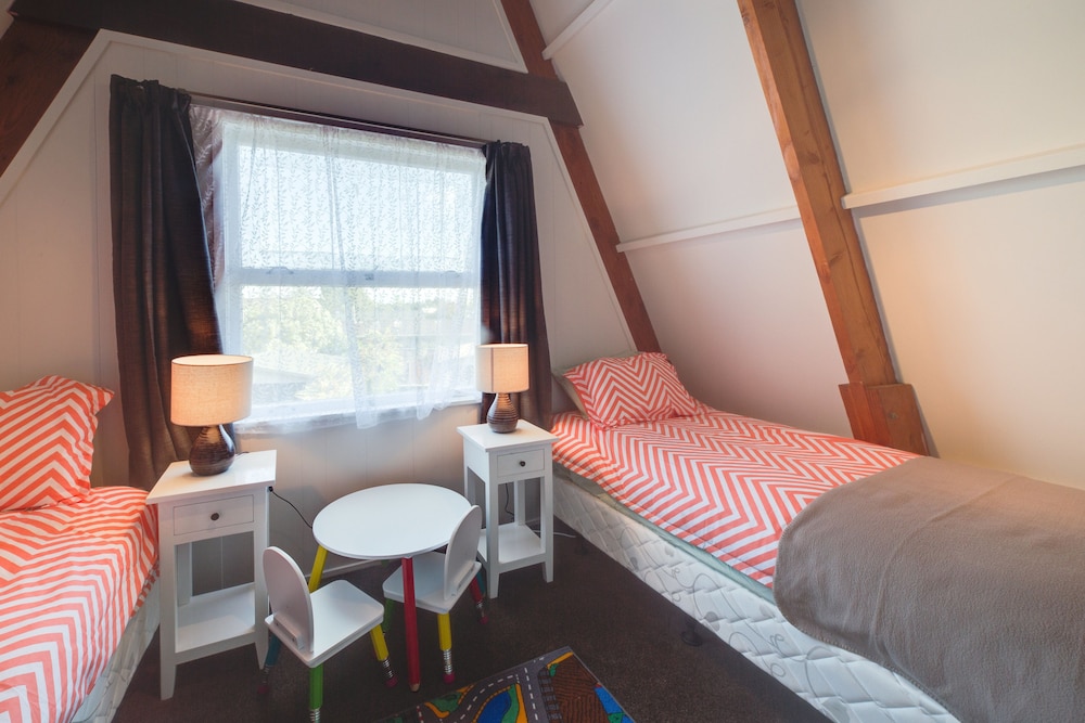 Awesome 3 bed Rotorua Lake House view 2
