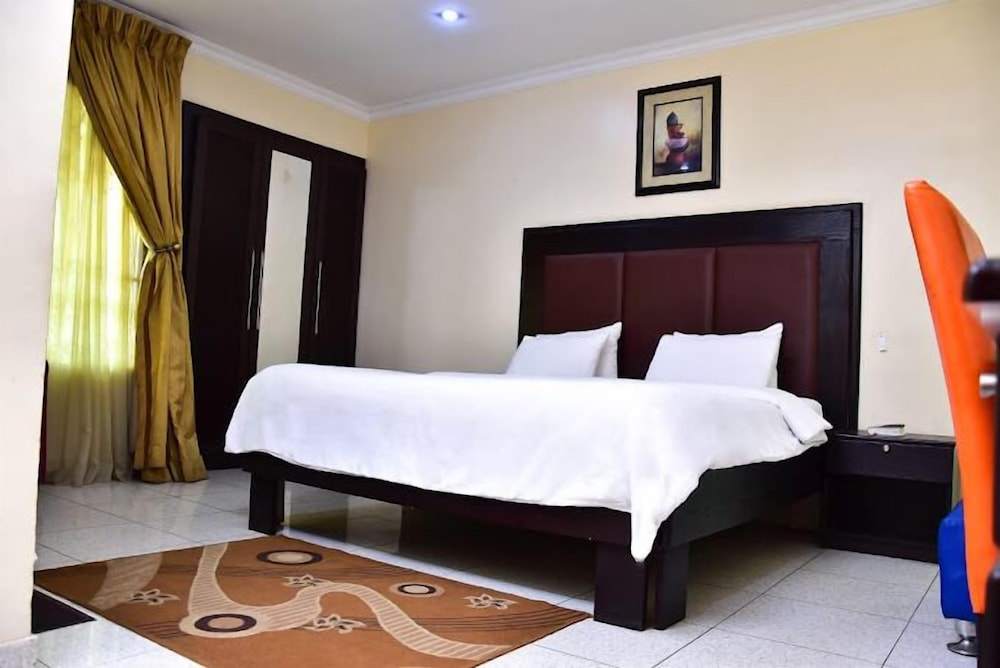 CANDOW HOTEL