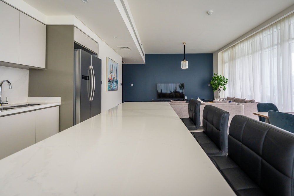 Glamorous 3BR with Marina view
