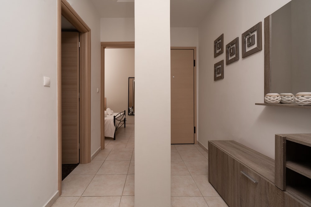 Kountouriotou New Quiet and Central Apt