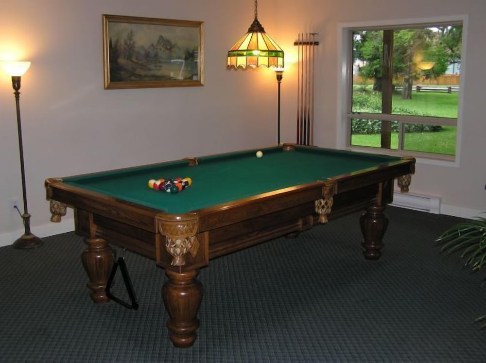 Cedar Wood Lodge B&B