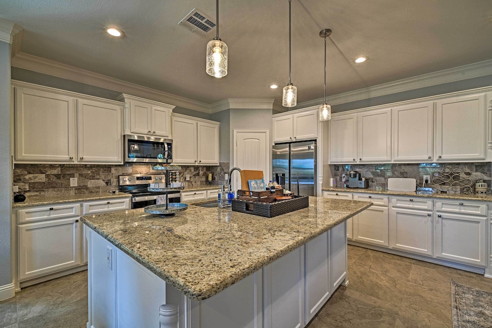 Luxury Granbury Home w/ Game Room: Steps to Lake!