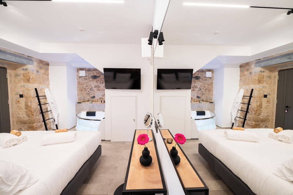 Cardamilia Suites