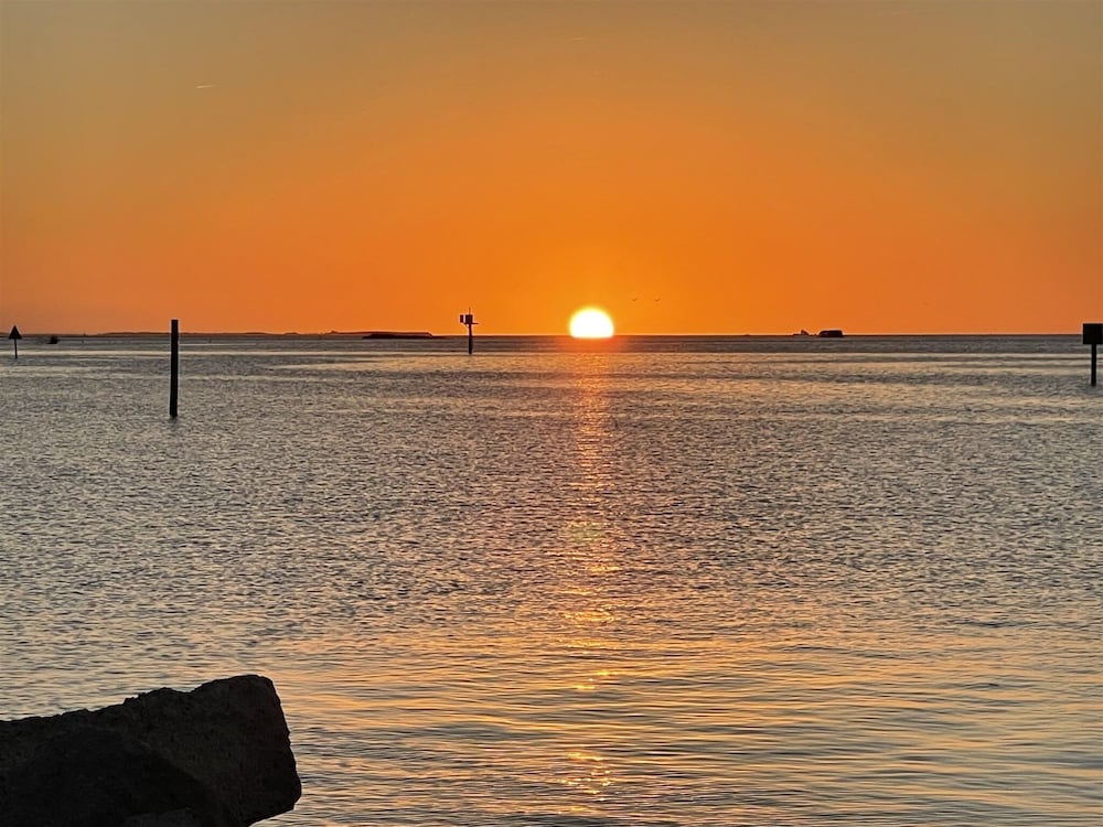 Chasing Sunsets 4 Bedroom Cottage