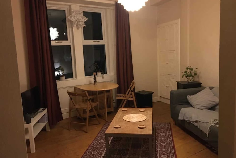 Lovely 1 Bedroom Apartment Near Edinburgh City Centre view 4