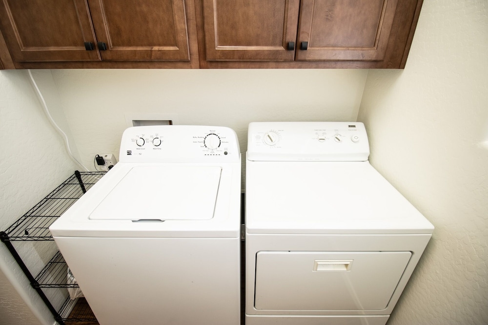 Cozy Granville Retreat W/ Modern Amenities 3 Bedroom Home