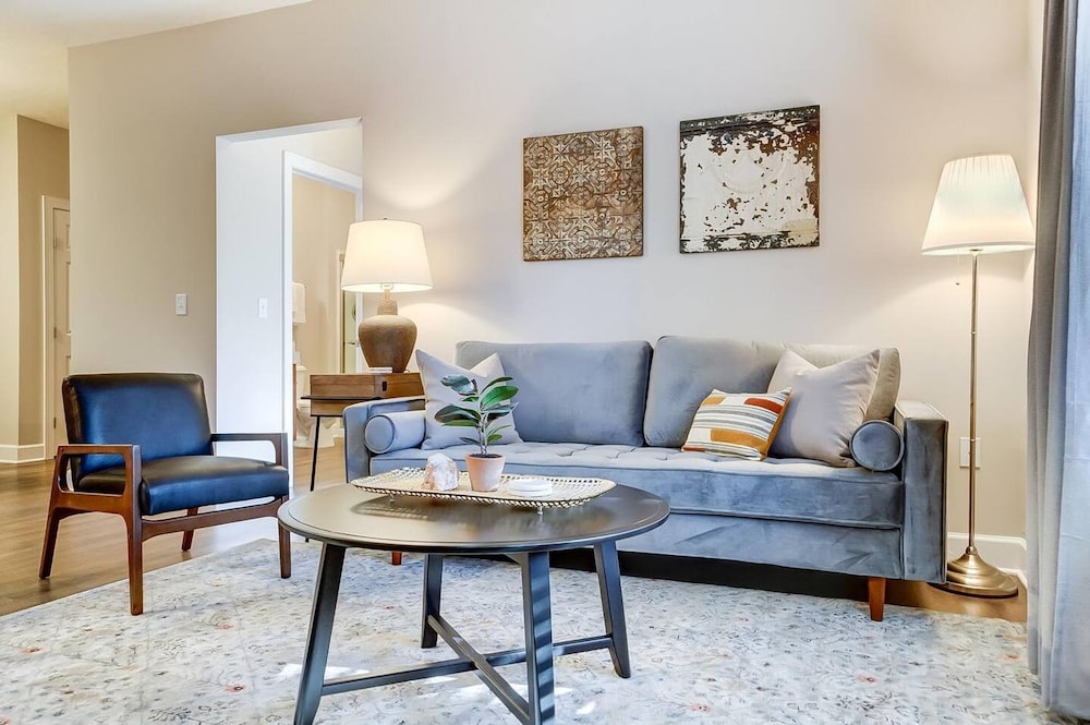 Polaris Luxury 2BR WFH Ready Pet Friendly
