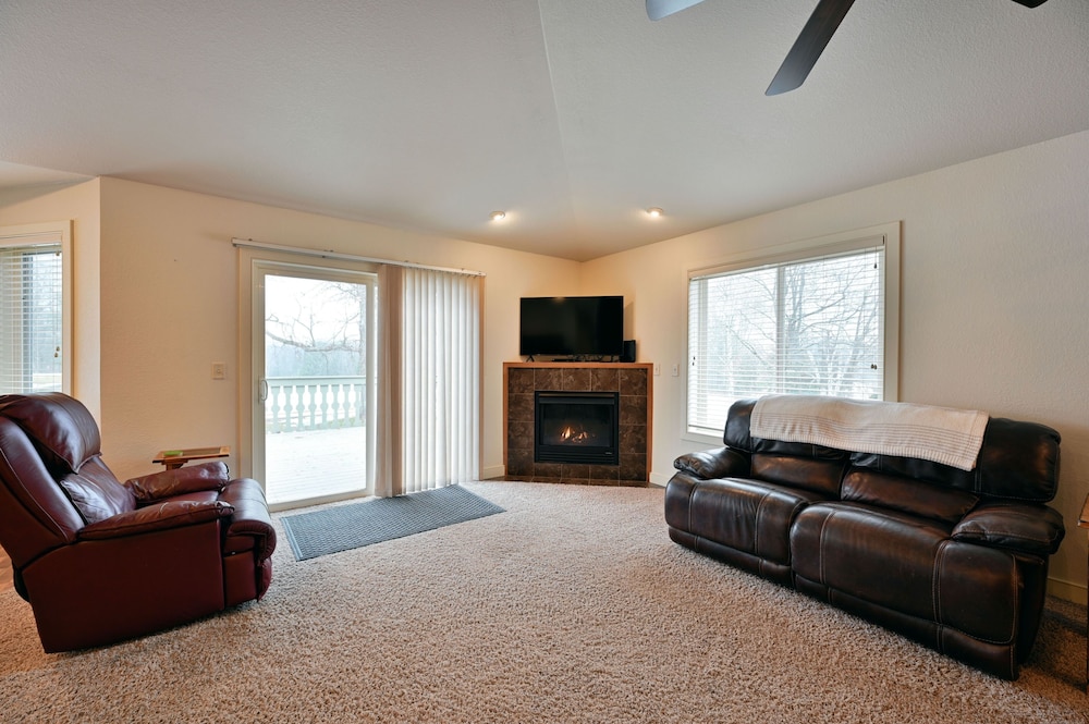 Unit 701 5 Bd 3 Ba 5 Bedroom Condo by RedAwning