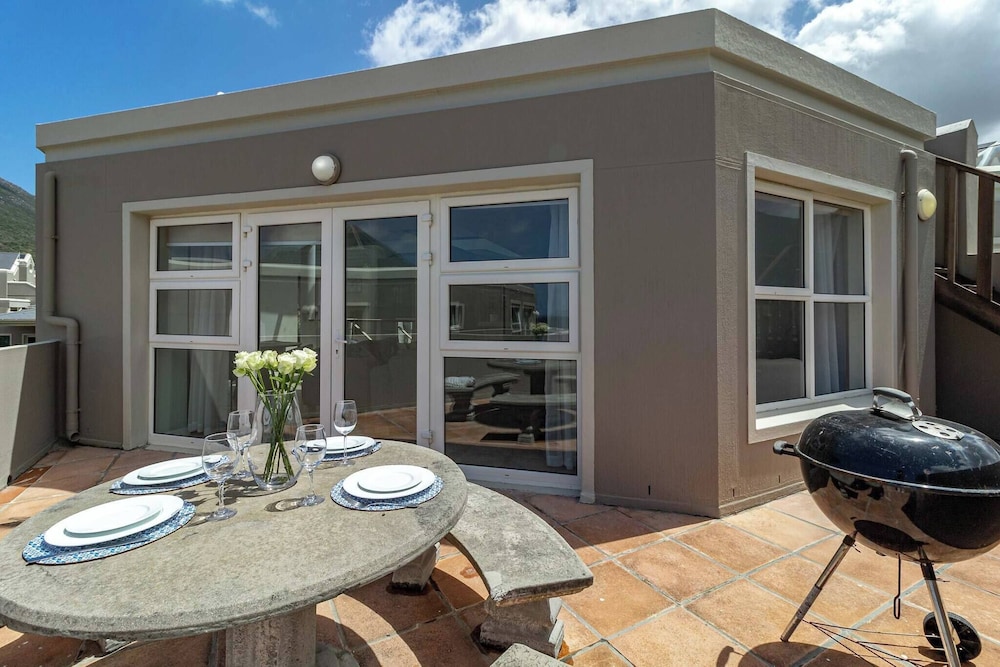 Beachfront Villa Sea Breeze, Hout Bay, Cape Town