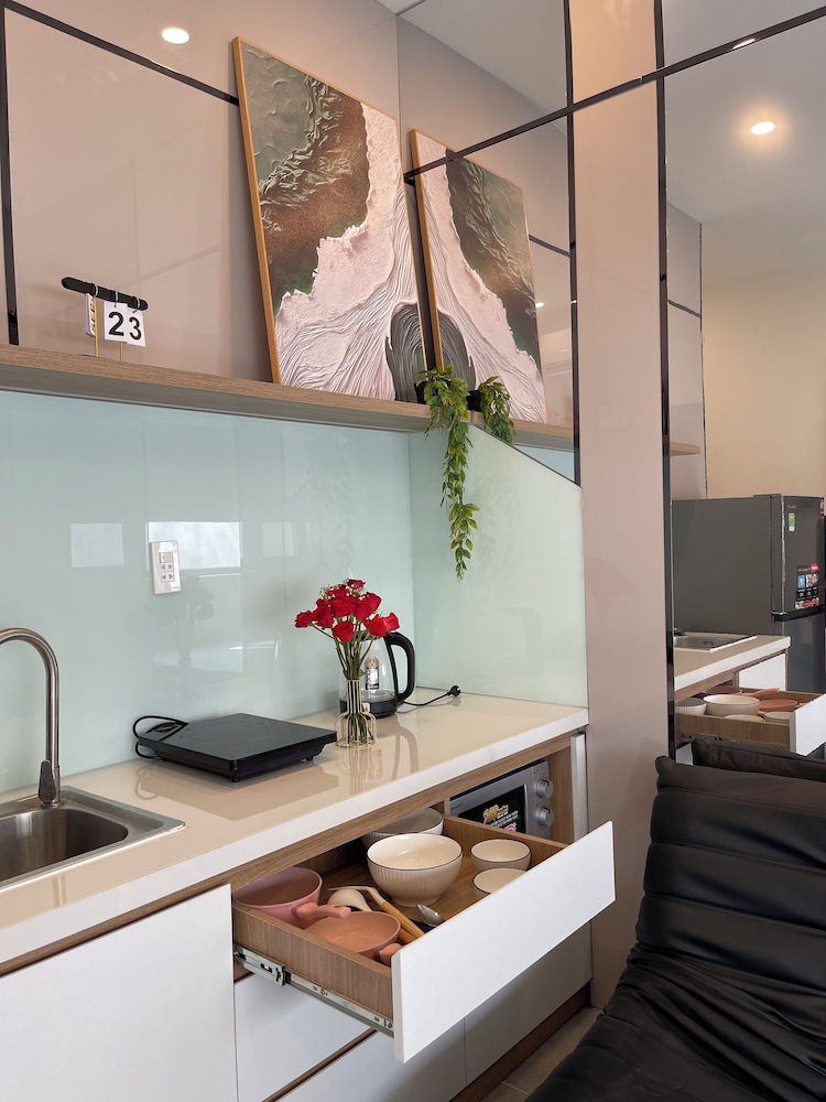 Unite StayCation Le Van Sy