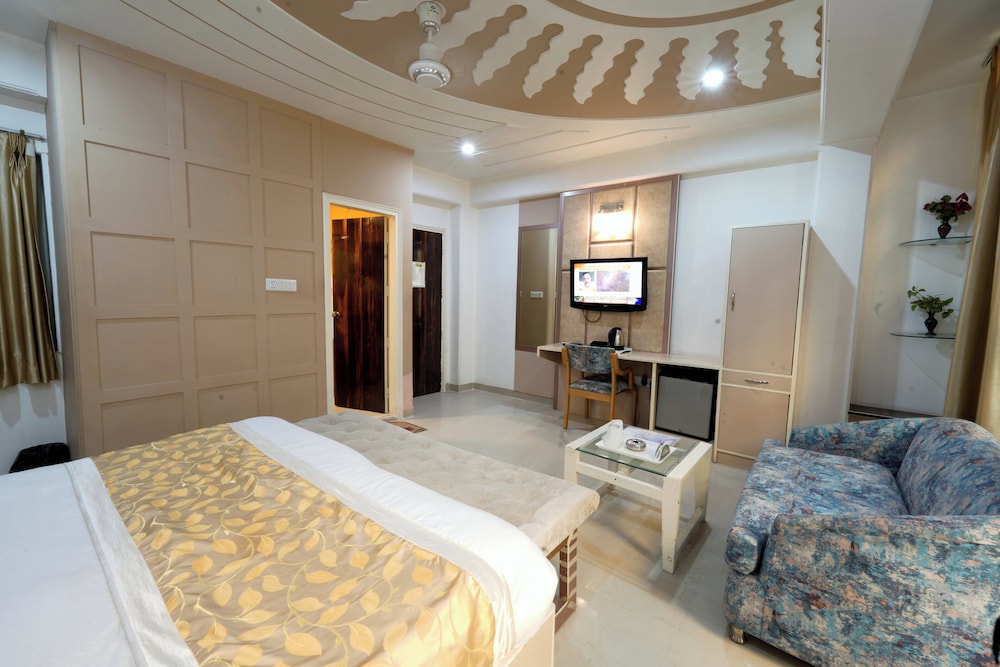 Hotel Opera Delhi Airport