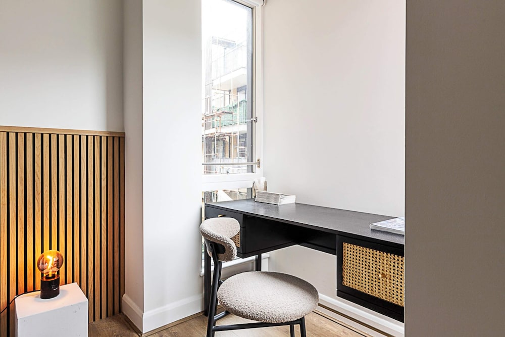 Stylish and Sleek East London Retreat view 2