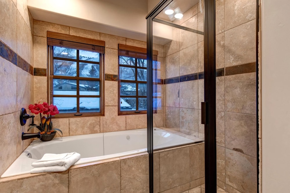 Park City KBM Resorts Walk To Main Street And To Park City Mountain, Hot Tub, On Free Citywide Bus Route 2 Units, 8 Bedrooms Ml-1341