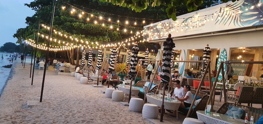 Private Swim Up Pool Apartment on Jomtien Beach Pattaya