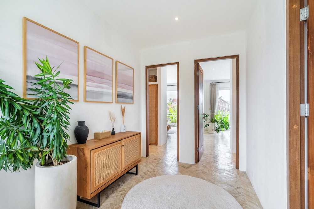 Eleven Villa Canggu - Calm Oasis with Pool and Privacy