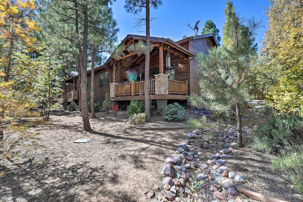 Pet-friendly Show Low Townhome w/ Deck & Grill! view 5
