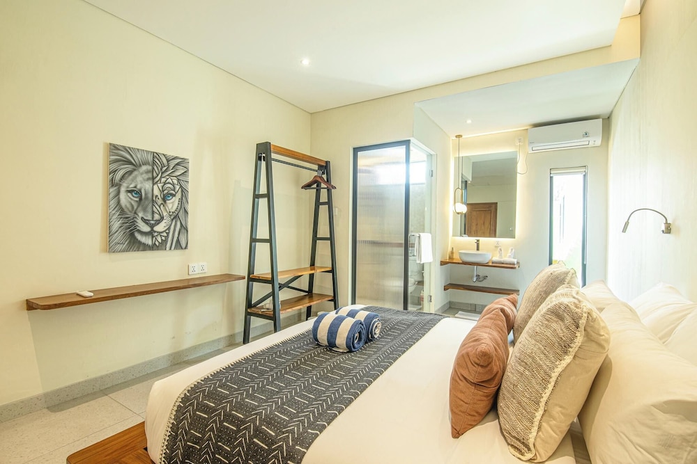 Chic 4-br Villa in Central Seminyak, Beach 5 Mins