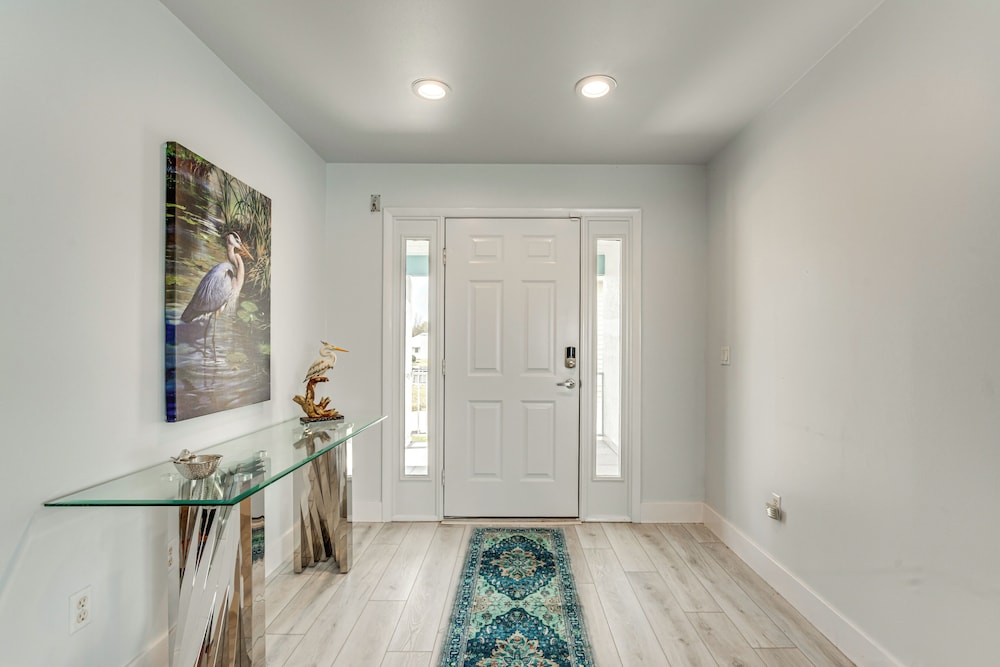 Waterfront Gem: Crystal River Family Home